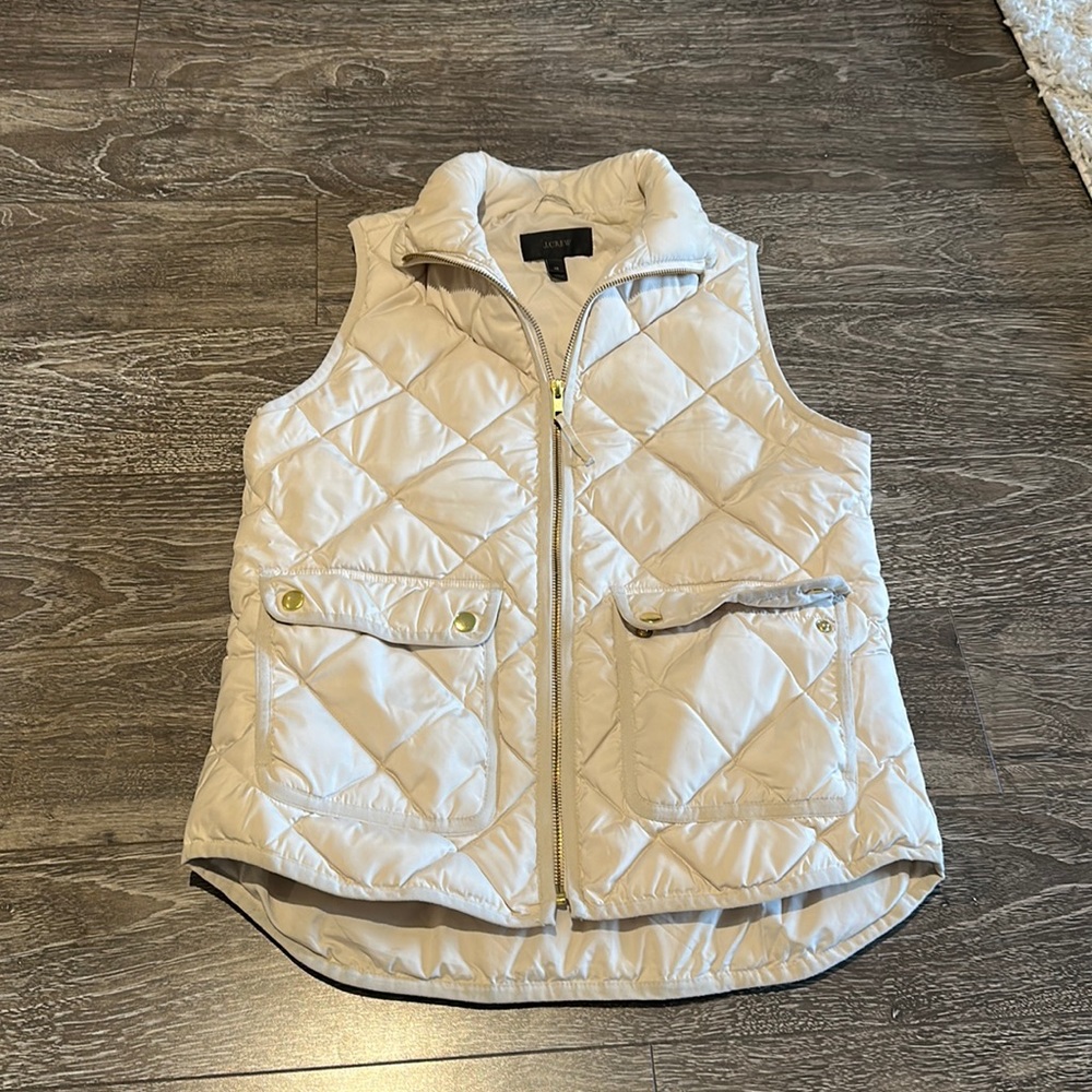 J crew cream puffer vest 🎃🧡👻